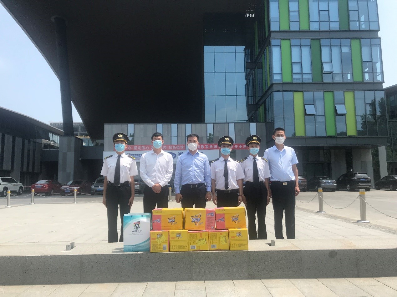 Zhongdu Guards Launches "Send Cool in Summer" Heatstroke Prevention and Cooling Condolence Activity
